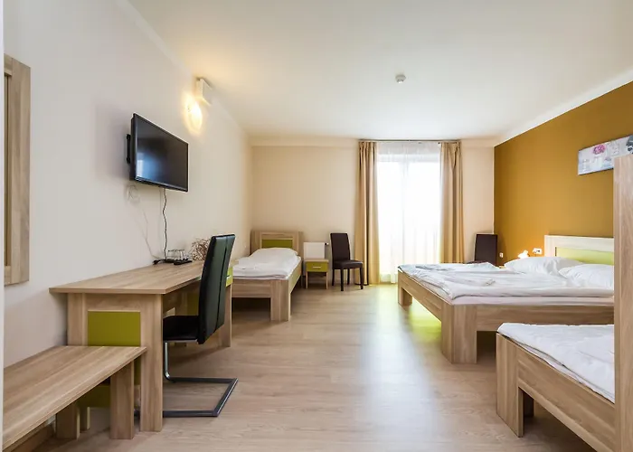 Nad Kralovnou & Restaurant Hotel Praga