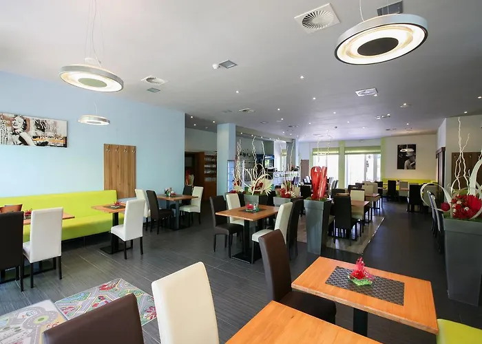 Hotel Nad Kralovnou & Restaurant 3*