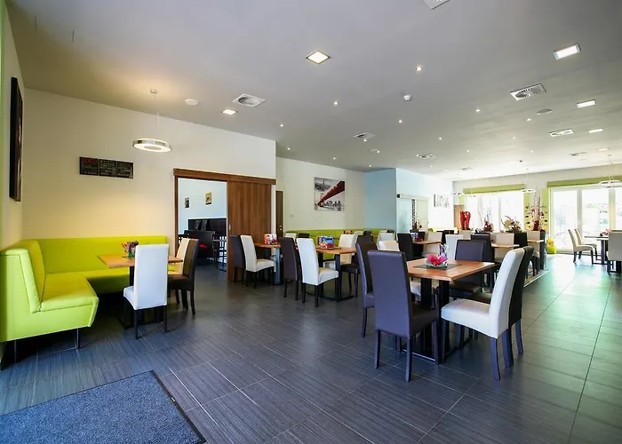 Nad Kralovnou & Restaurant Hotel Praga