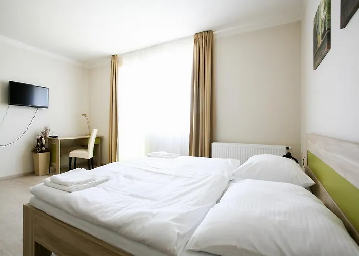 Nad Kralovnou & Restaurant Hotel 3*