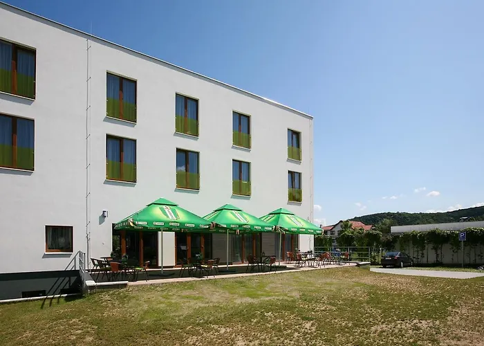 Nad Kralovnou & Restaurant Hotel