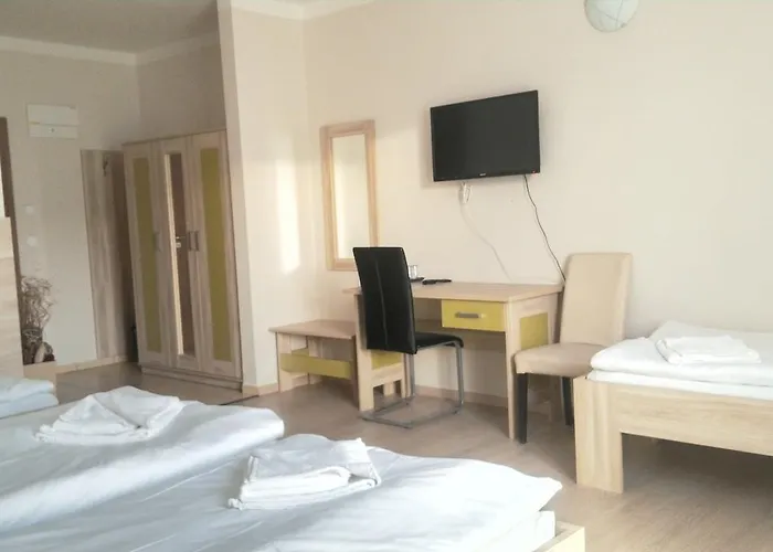 Hotel Nad Kralovnou & Restaurant 3*