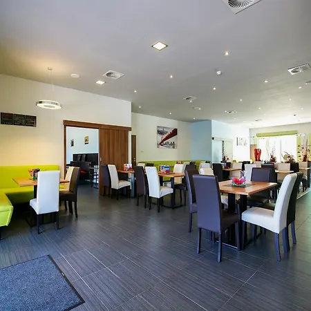 Nad Kralovnou & Restaurant Hotel Prag
