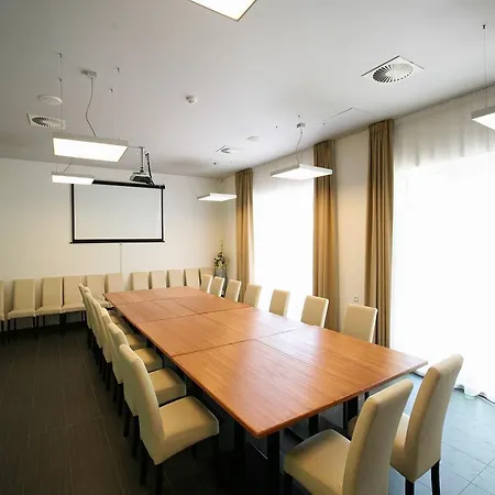 Hotel Nad Kralovnou & Restaurant 3*