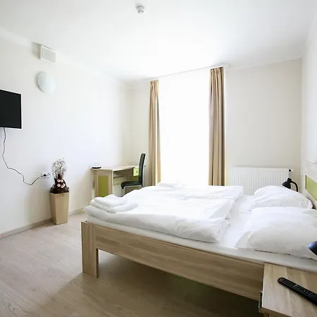 Hotel Nad Kralovnou & Restaurant Prag
