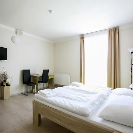 Hotel Nad Kralovnou & Restaurant Prag