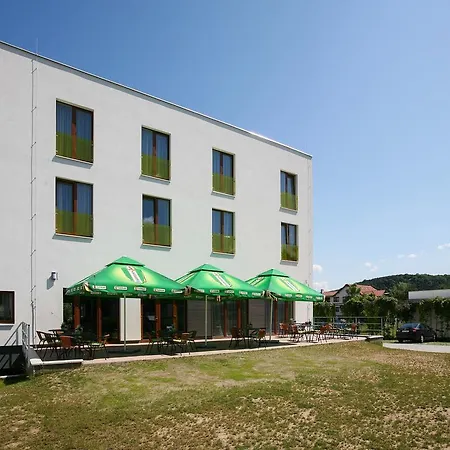 Nad Kralovnou & Restaurant Hotel