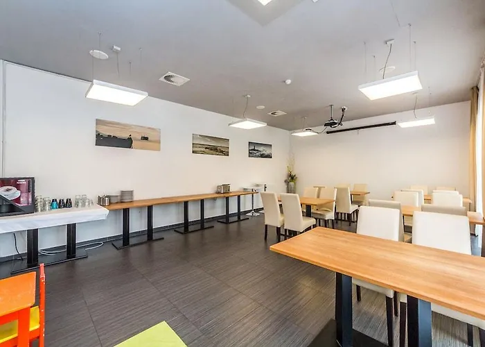 Отель Nad Kralovnou & Restaurant 3*