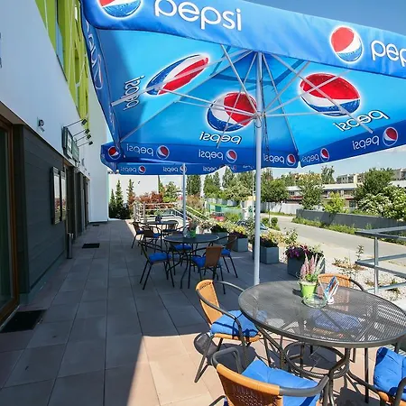 Nad Kralovnou & Restaurant Praga