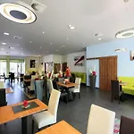 酒店 Nad Kralovnou & Restaurant
