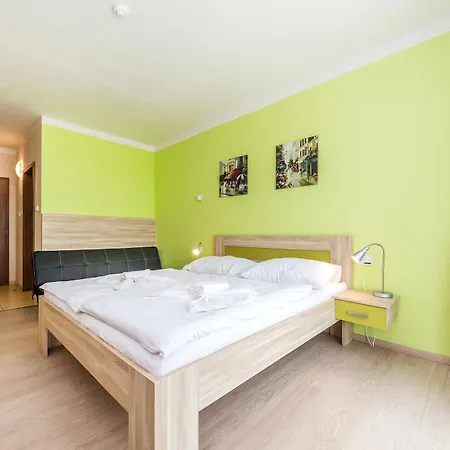 Nad Kralovnou & Restaurant Hotel Praga