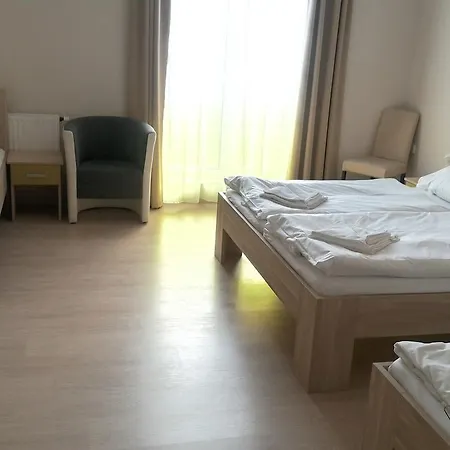 Nad Kralovnou & Restaurant Hotel
