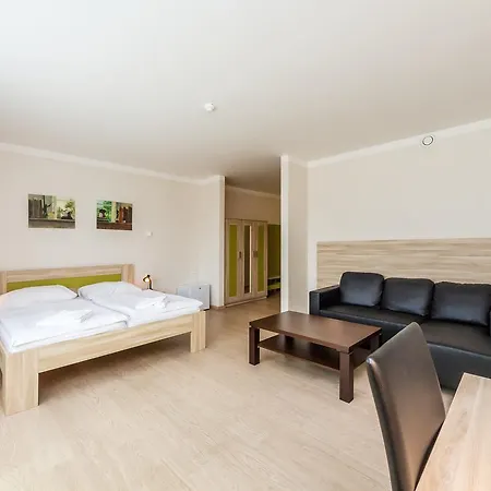 Nad Kralovnou & Restaurant Hotel Praga